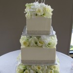 Love the flowers on this cake!