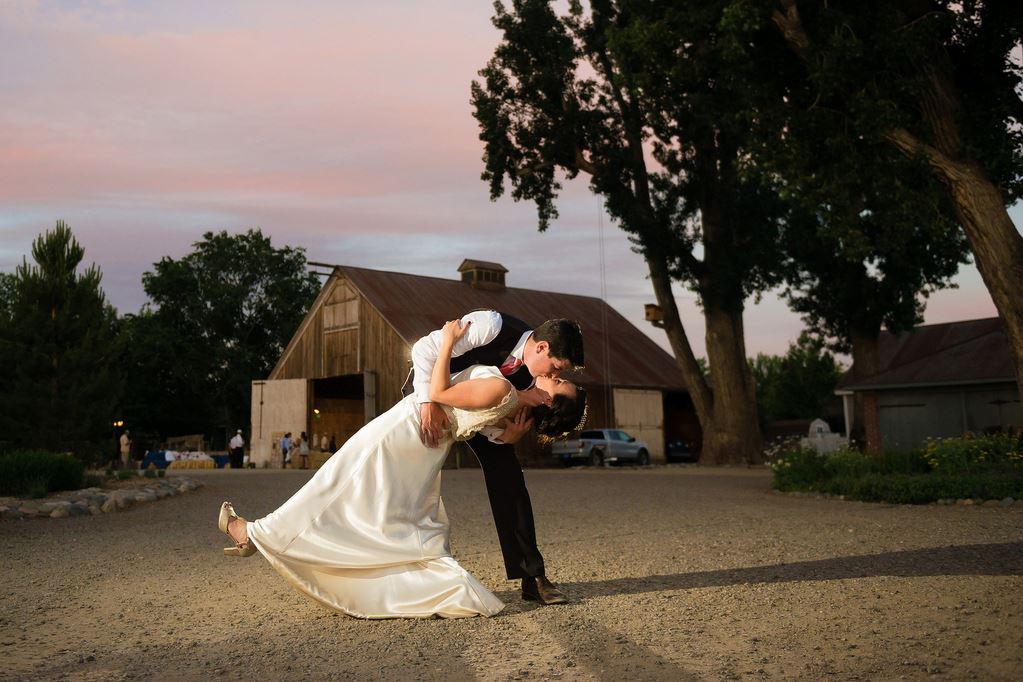 Carson Valley wedding kiss