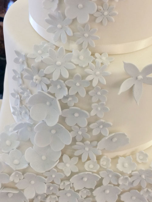 Classic wedding cake design.